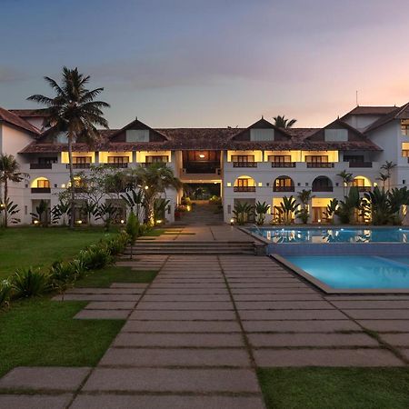 Estuary Sarovar Premiere Poovar Island Exteriör bild