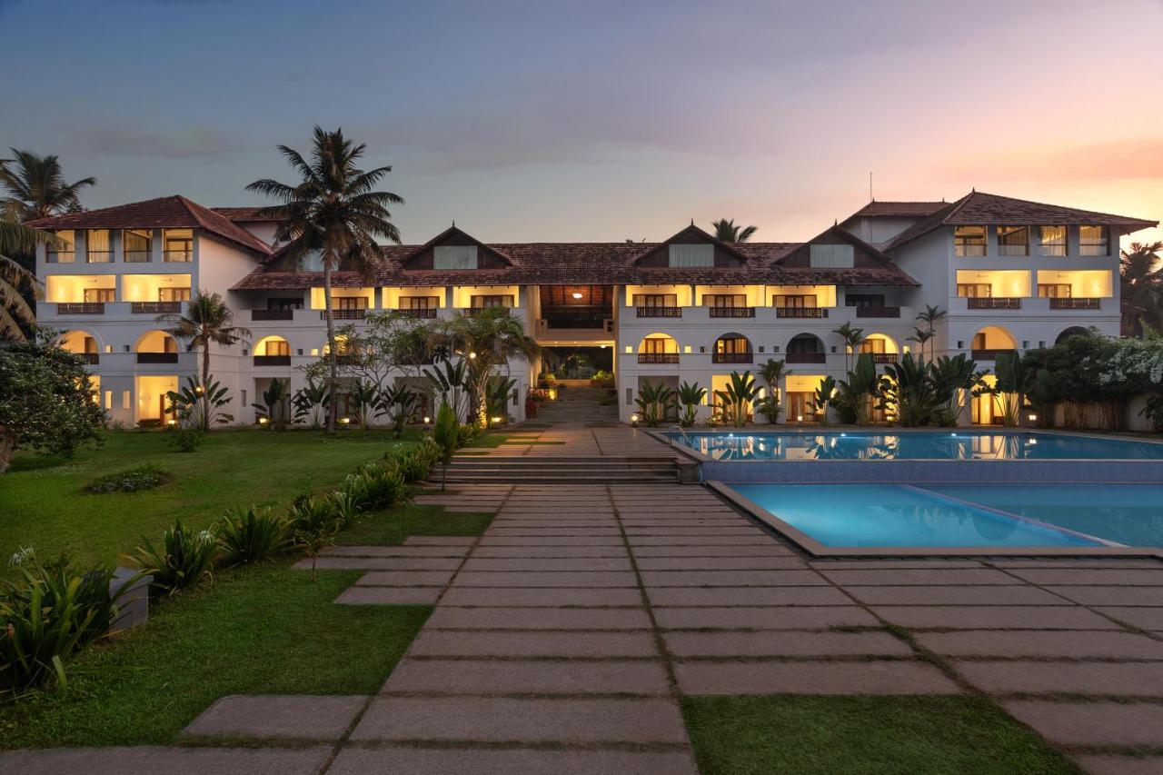 Estuary Sarovar Premiere Poovar Island Exteriör bild