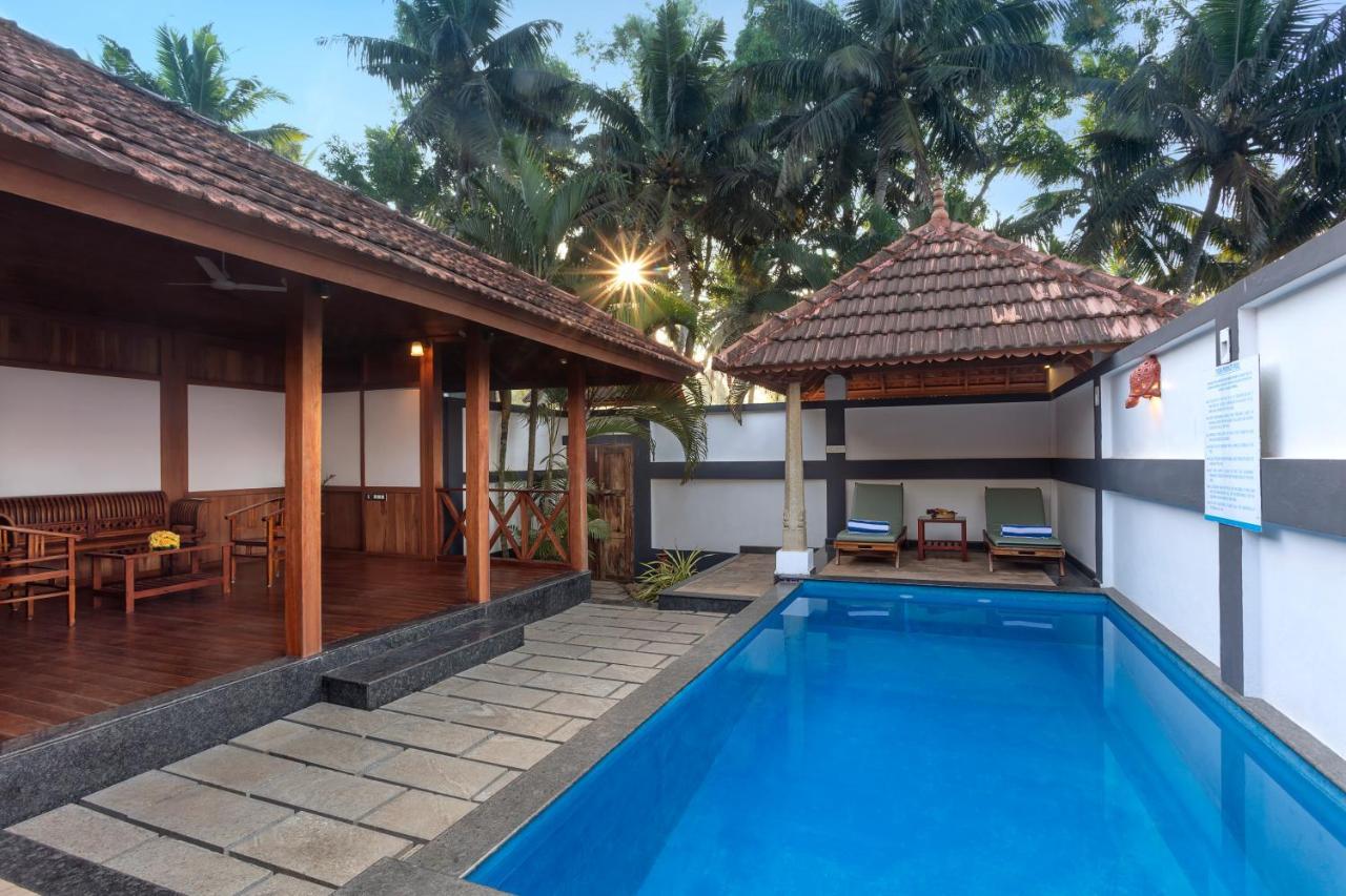 Estuary Sarovar Premiere Poovar Island Exteriör bild
