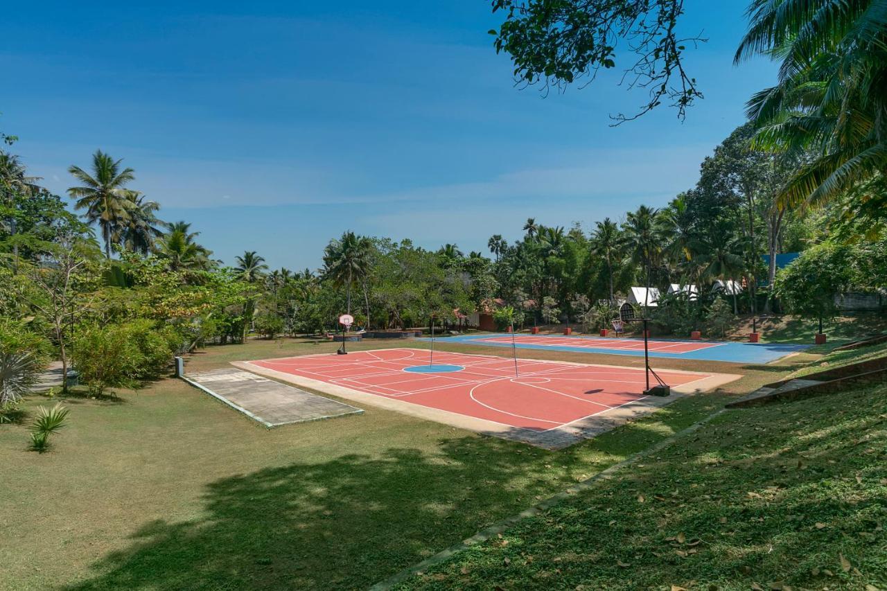 Estuary Sarovar Premiere Poovar Island Exteriör bild