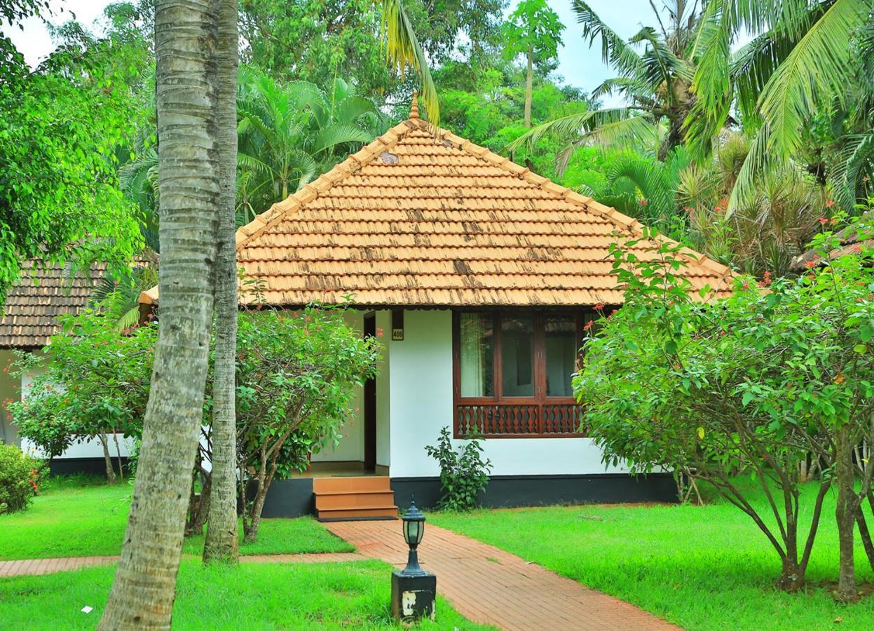 Estuary Sarovar Premiere Poovar Island Exteriör bild