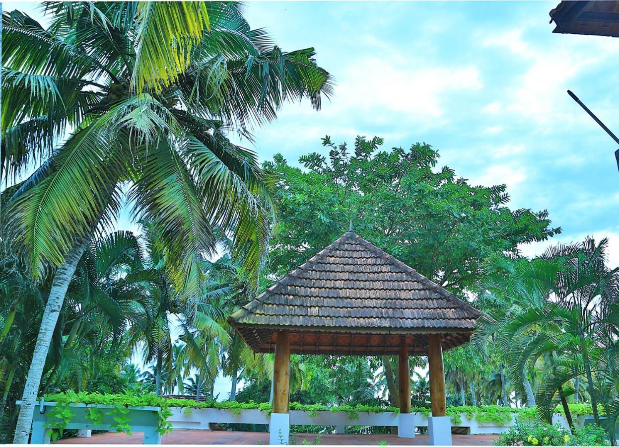 Estuary Sarovar Premiere Poovar Island Exteriör bild