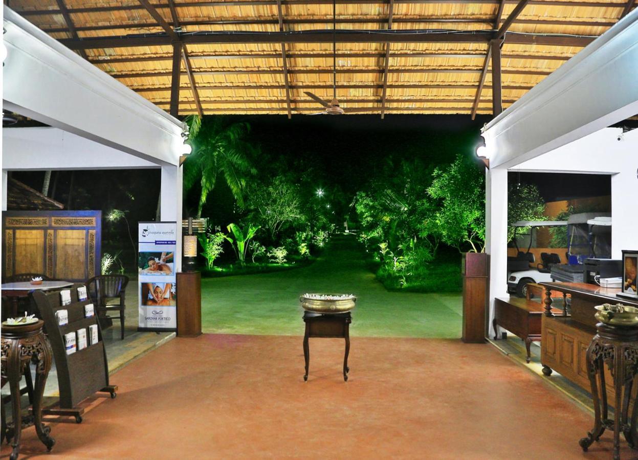 Estuary Sarovar Premiere Poovar Island Exteriör bild