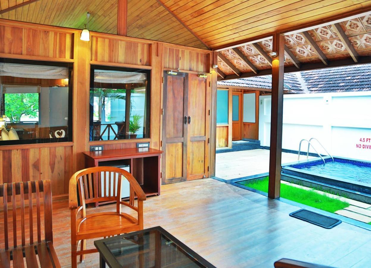 Estuary Sarovar Premiere Poovar Island Exteriör bild