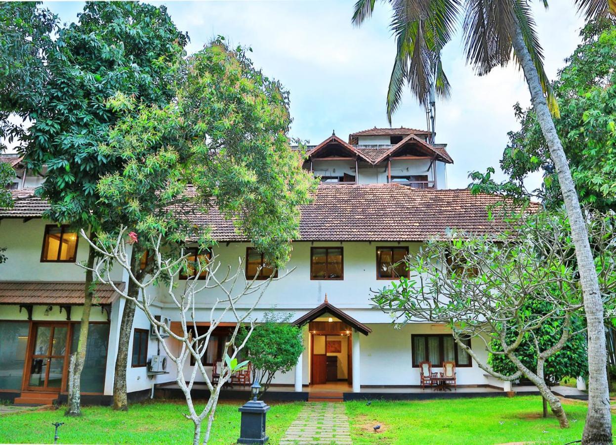Estuary Sarovar Premiere Poovar Island Exteriör bild