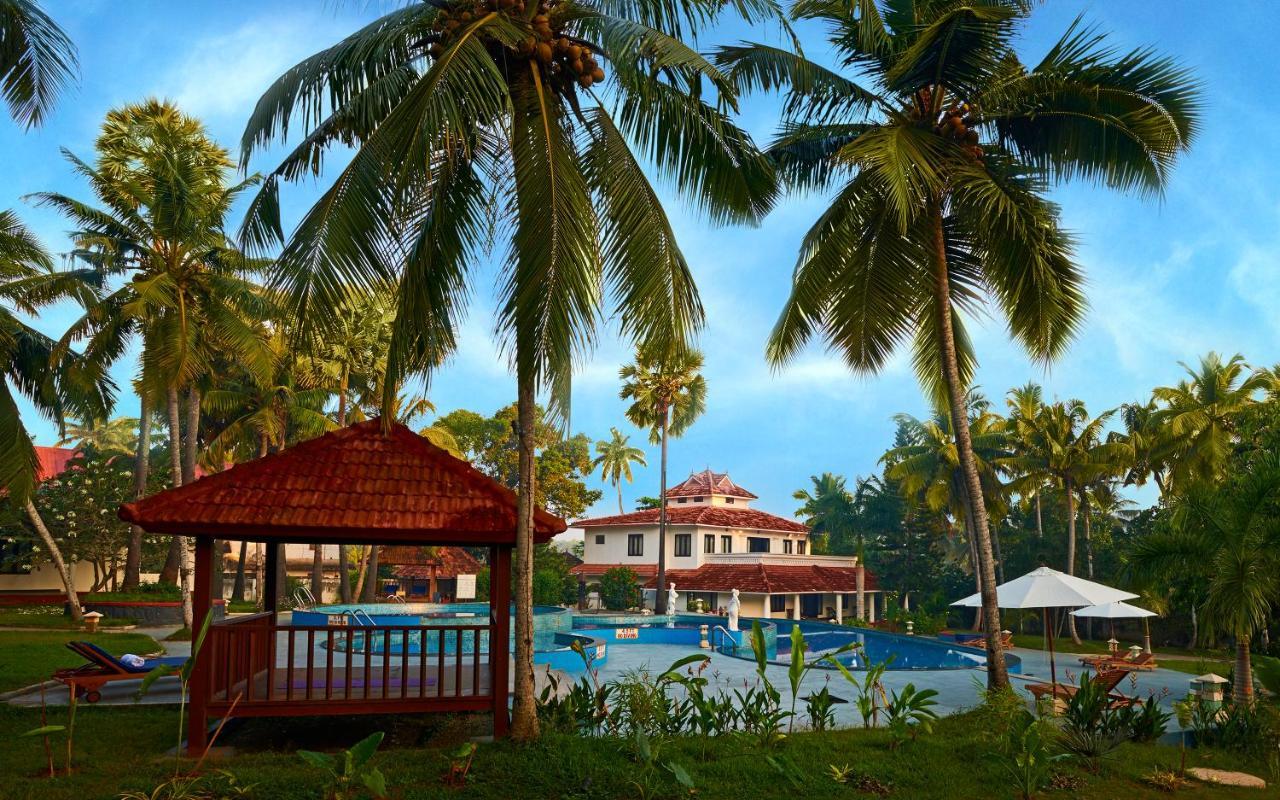 Estuary Sarovar Premiere Poovar Island Exteriör bild